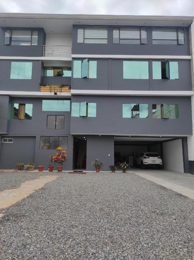 Hostal Los Lirios Лоха Екстериор снимка