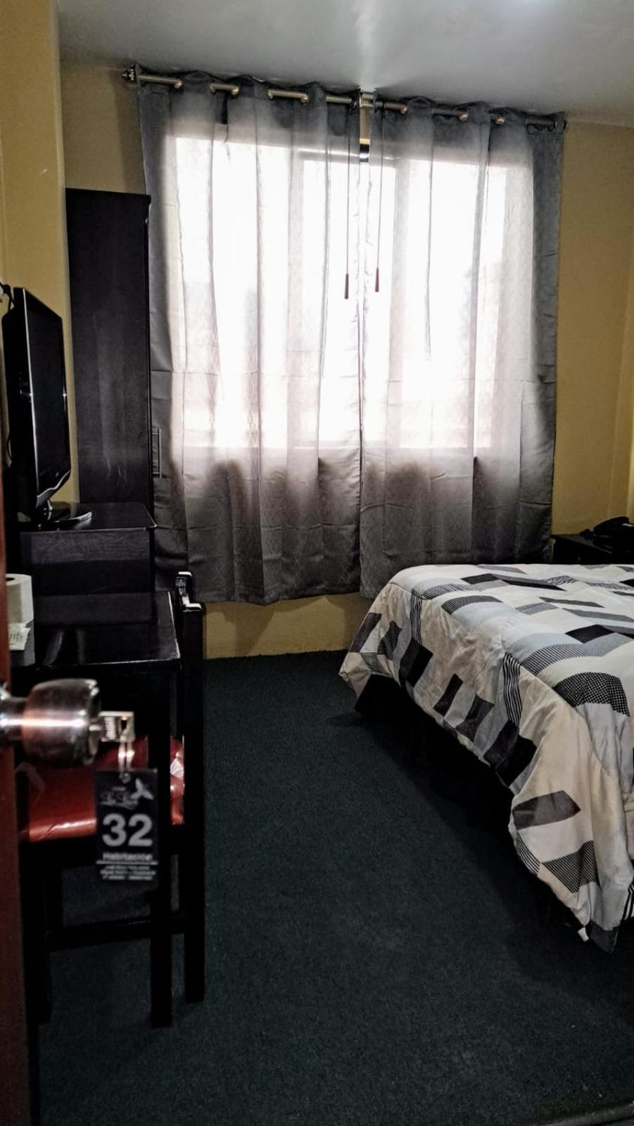 Hostal Los Lirios Лоха Екстериор снимка