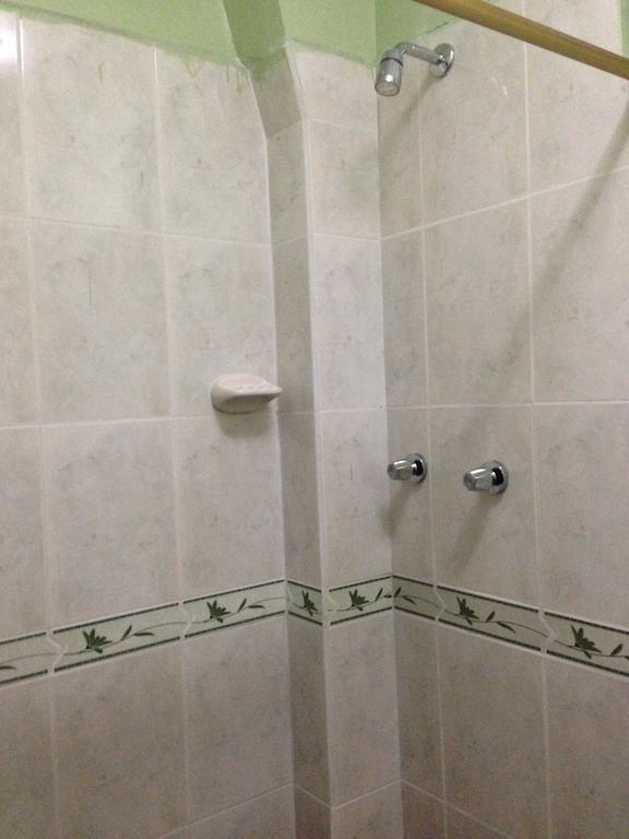 Hostal Los Lirios Лоха Стая снимка