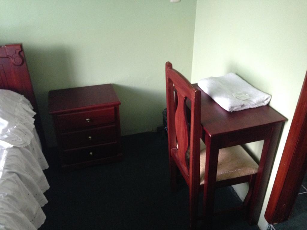 Hostal Los Lirios Лоха Стая снимка