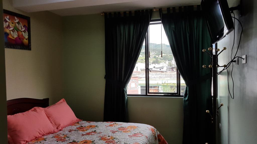 Hostal Los Lirios Лоха Екстериор снимка