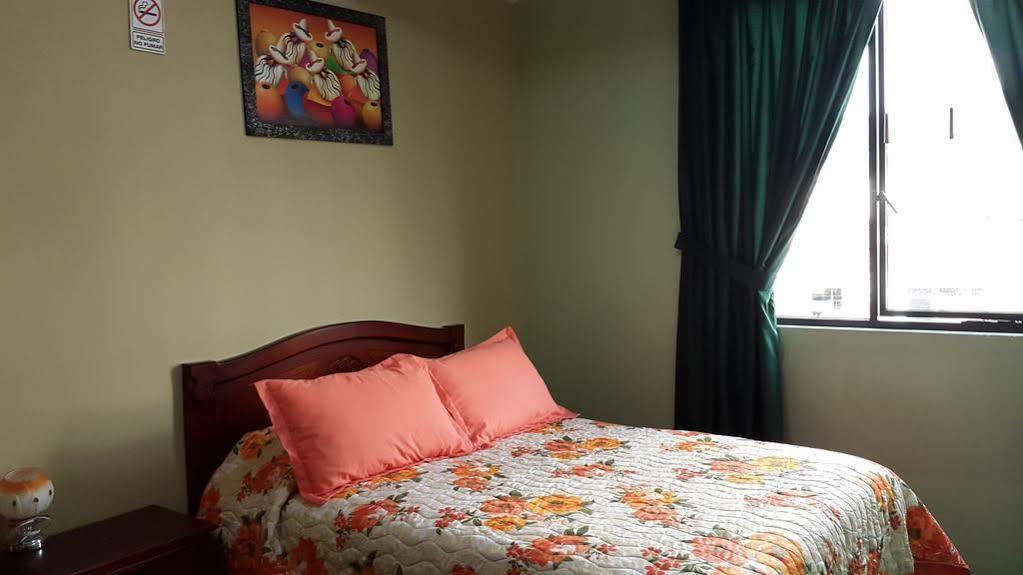 Hostal Los Lirios Лоха Екстериор снимка